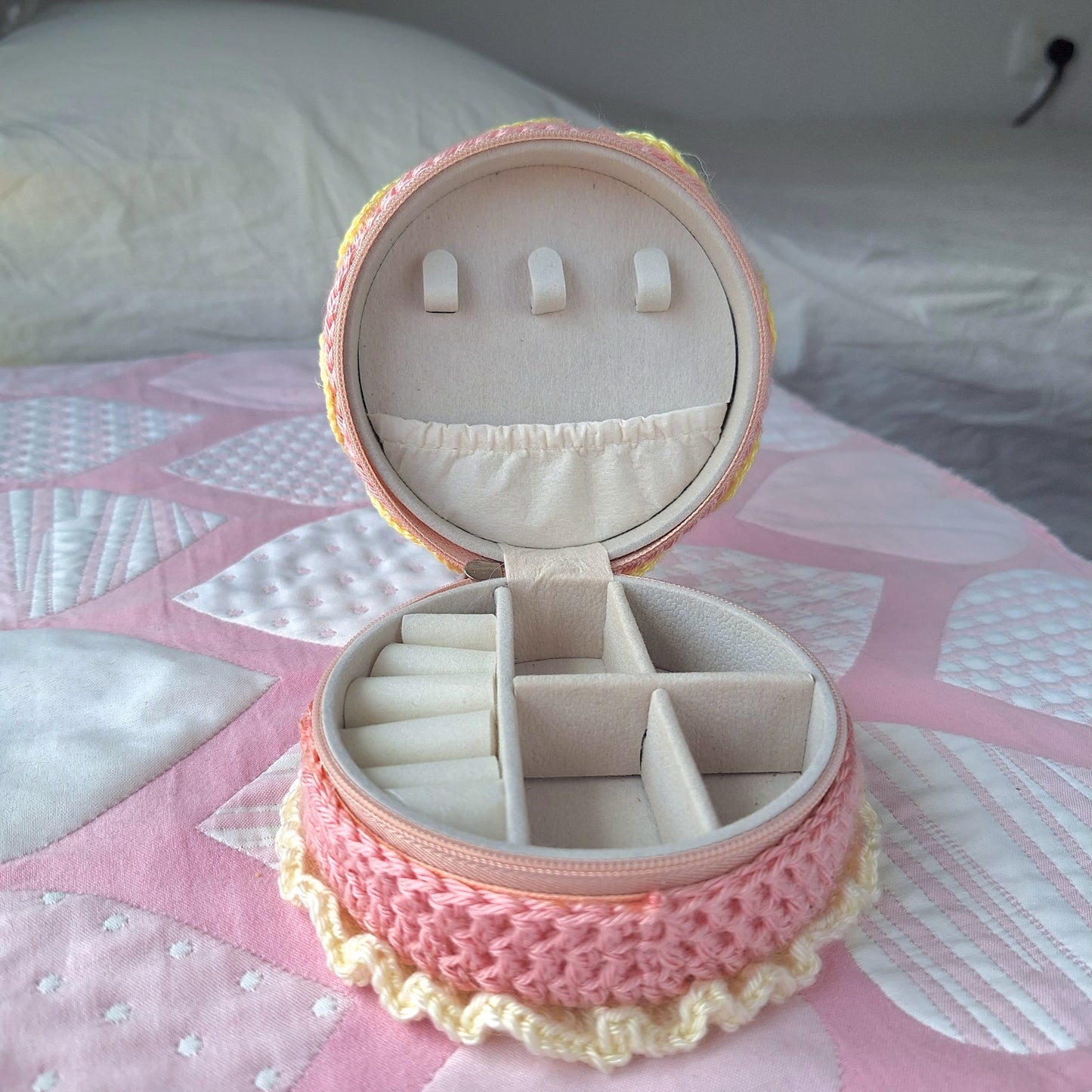 Jewellery cake box